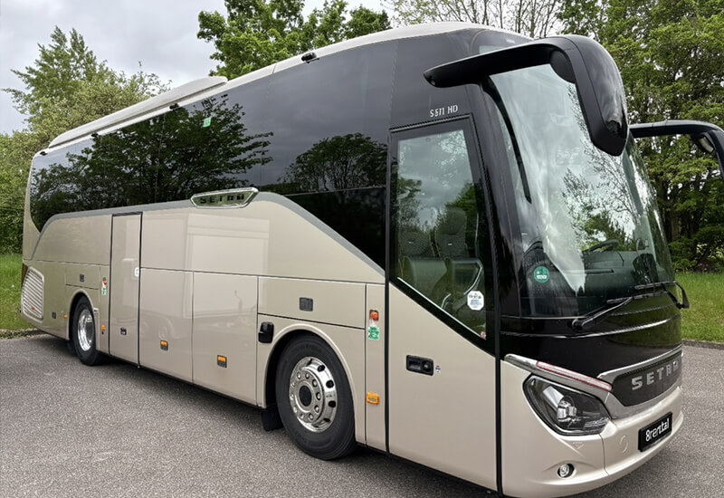 Midibus Setra da 35 posti, visto di lato